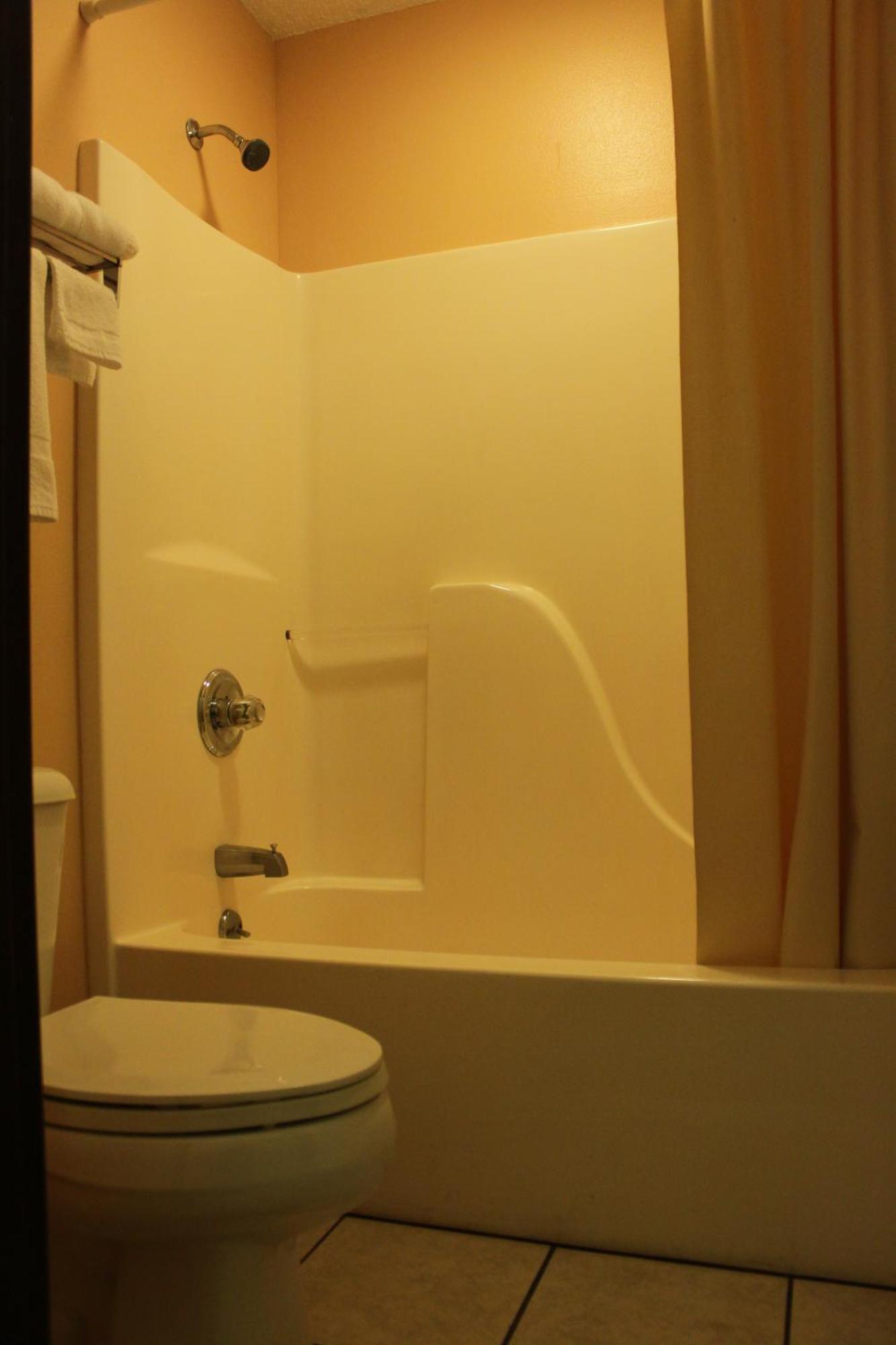 Holiday Lodge Pittsburg Bagian luar foto
