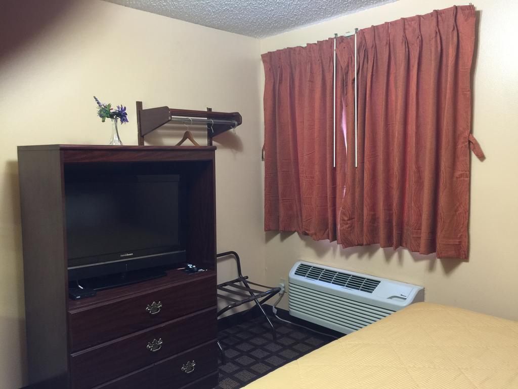 Holiday Lodge Pittsburg Bagian luar foto